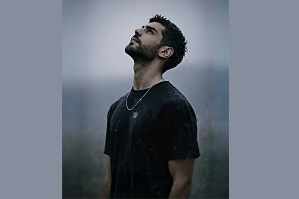 Kual’dan Sert Bir Duruş: “Aforoz” ile Türkçe Rap’e Oldschool Bir Duruş